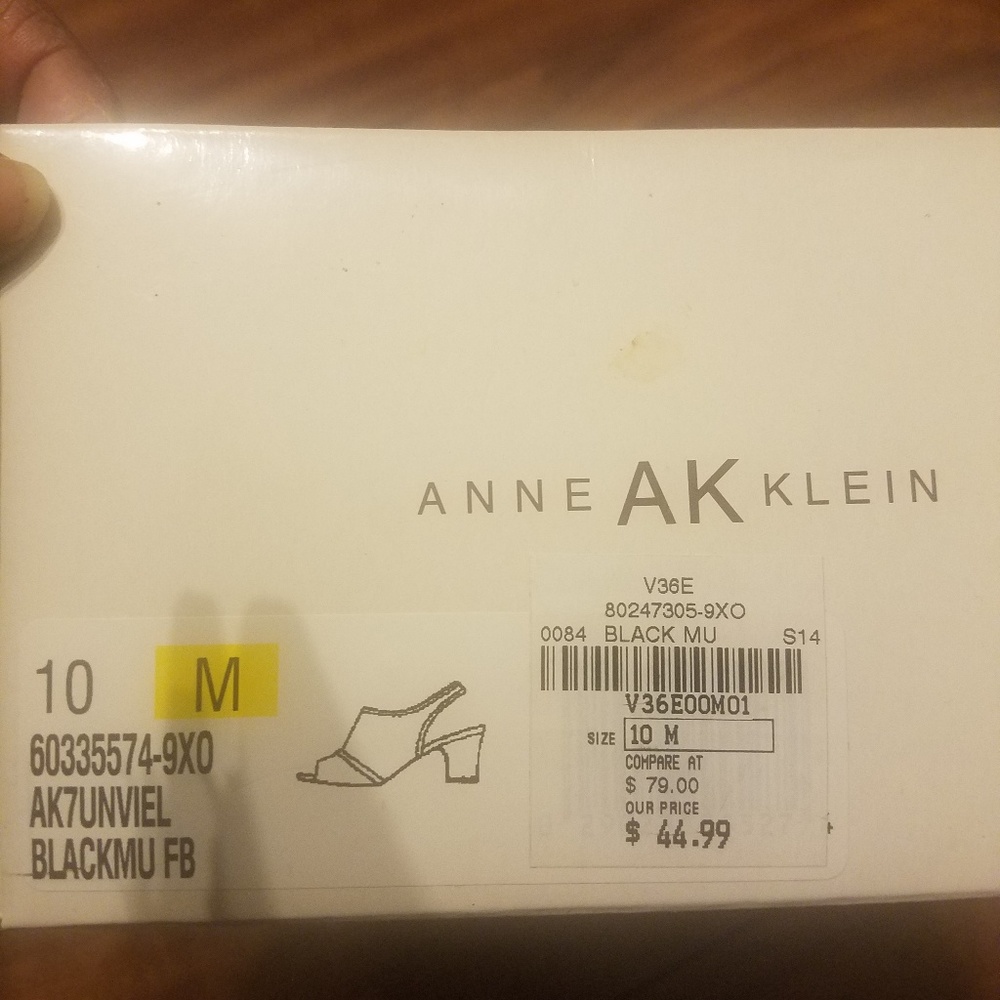 Shoes - Picture 2 of 3